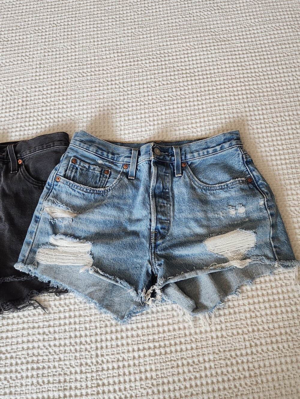 Set Of 2 Levi's Denim Shorts - Picture 3 of 7